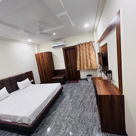 Hotel Anand 우자인 외부 사진