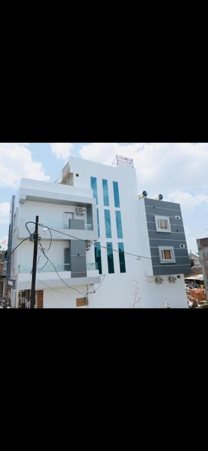 Hotel Anand 우자인 외부 사진