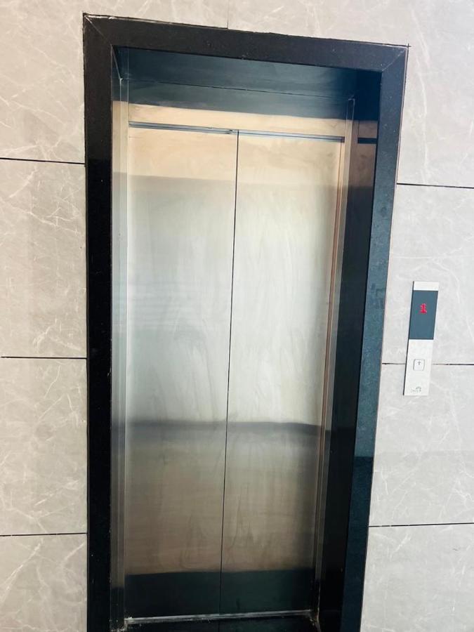 Hotel Anand 우자인 외부 사진